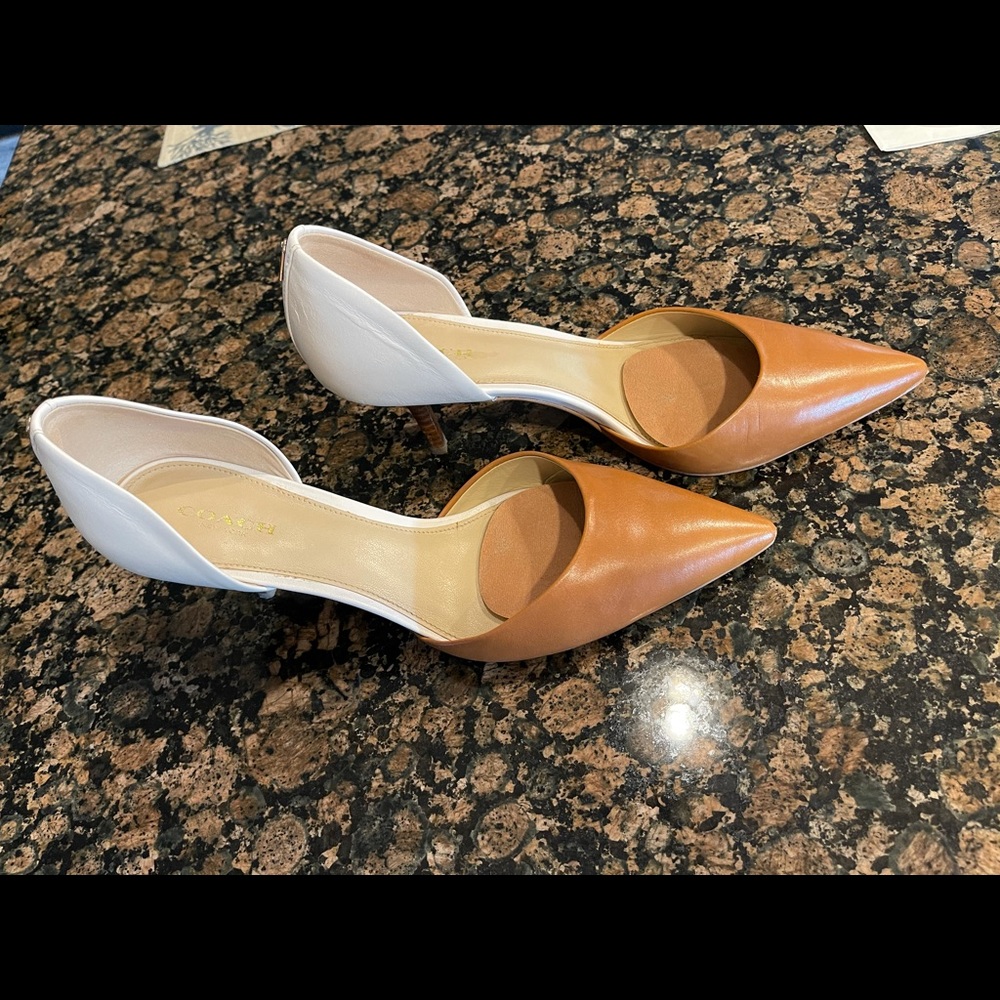 Coach pumps